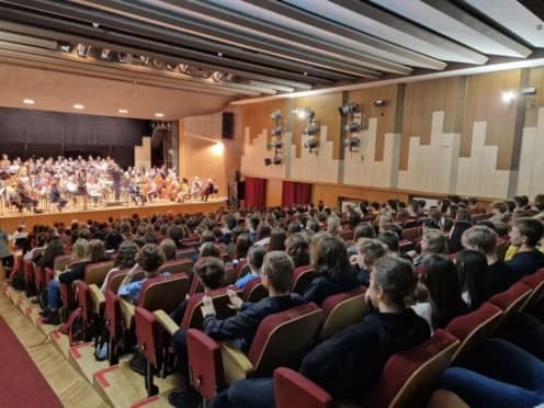 Konzertsaal der Philharmonie Słupsk (Stolp) – Historisches Interieur mit Orgel in Pommern
