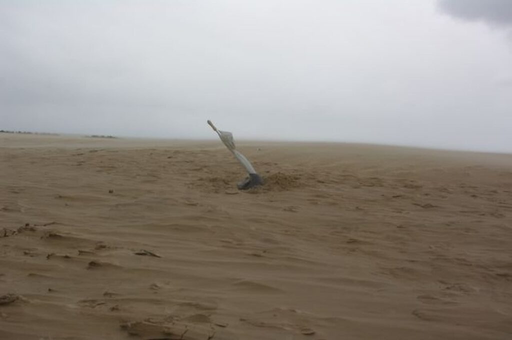 Wanderdünen im Slowinzischen Nationalpark an der polnischen Ostseeküste mit starkem Wind