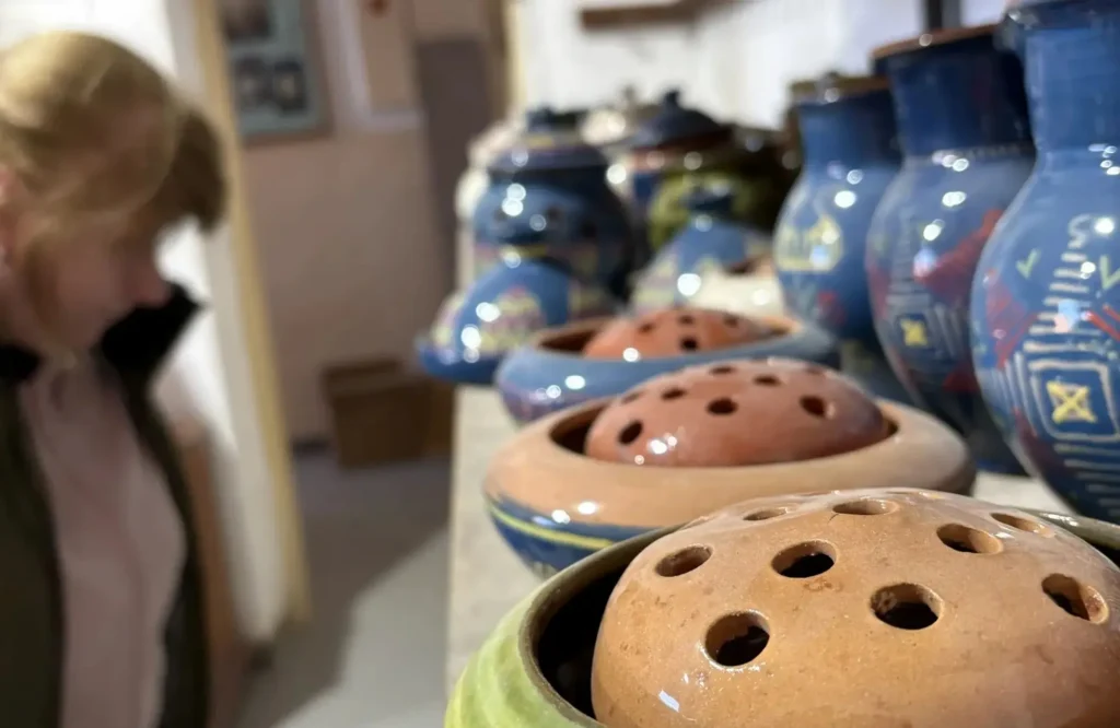 Kaschubische Keramik aus Chmielno – handgefertigte traditionelle Töpferwaren