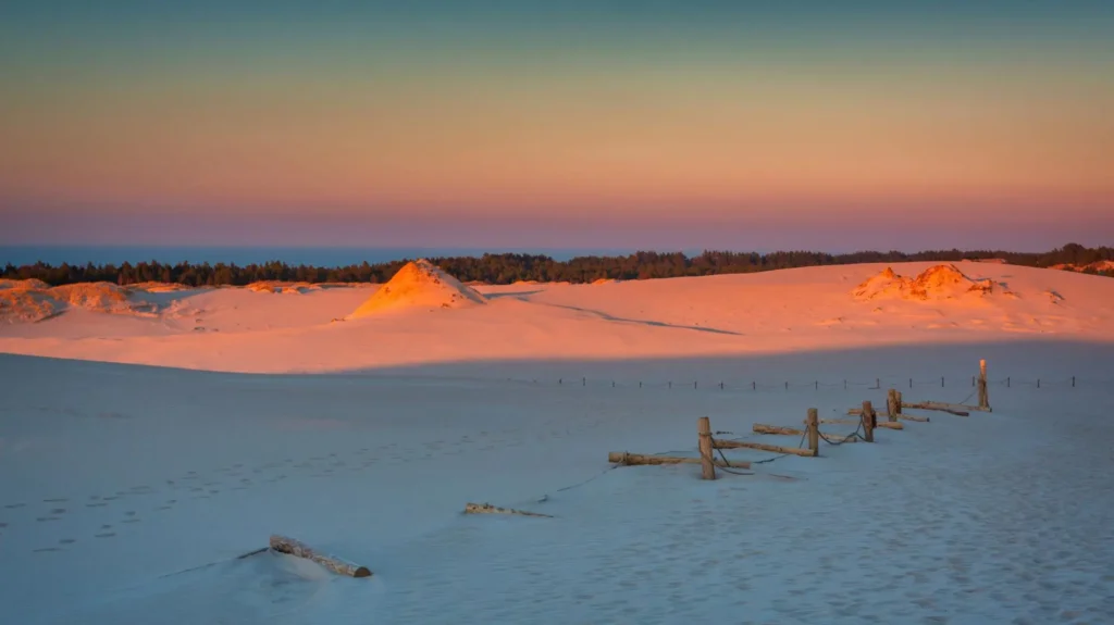 Landschaft in Polen bei Sonnenuntergang – Slowinzischer Nationalpark an der